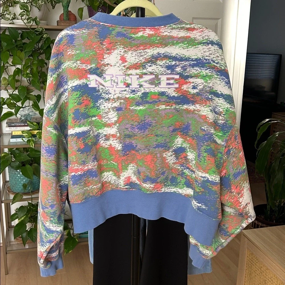 Nike Sportswear Oversized Sweatshirt Multicolor. Cropped. Size Small. PTP: 27”.